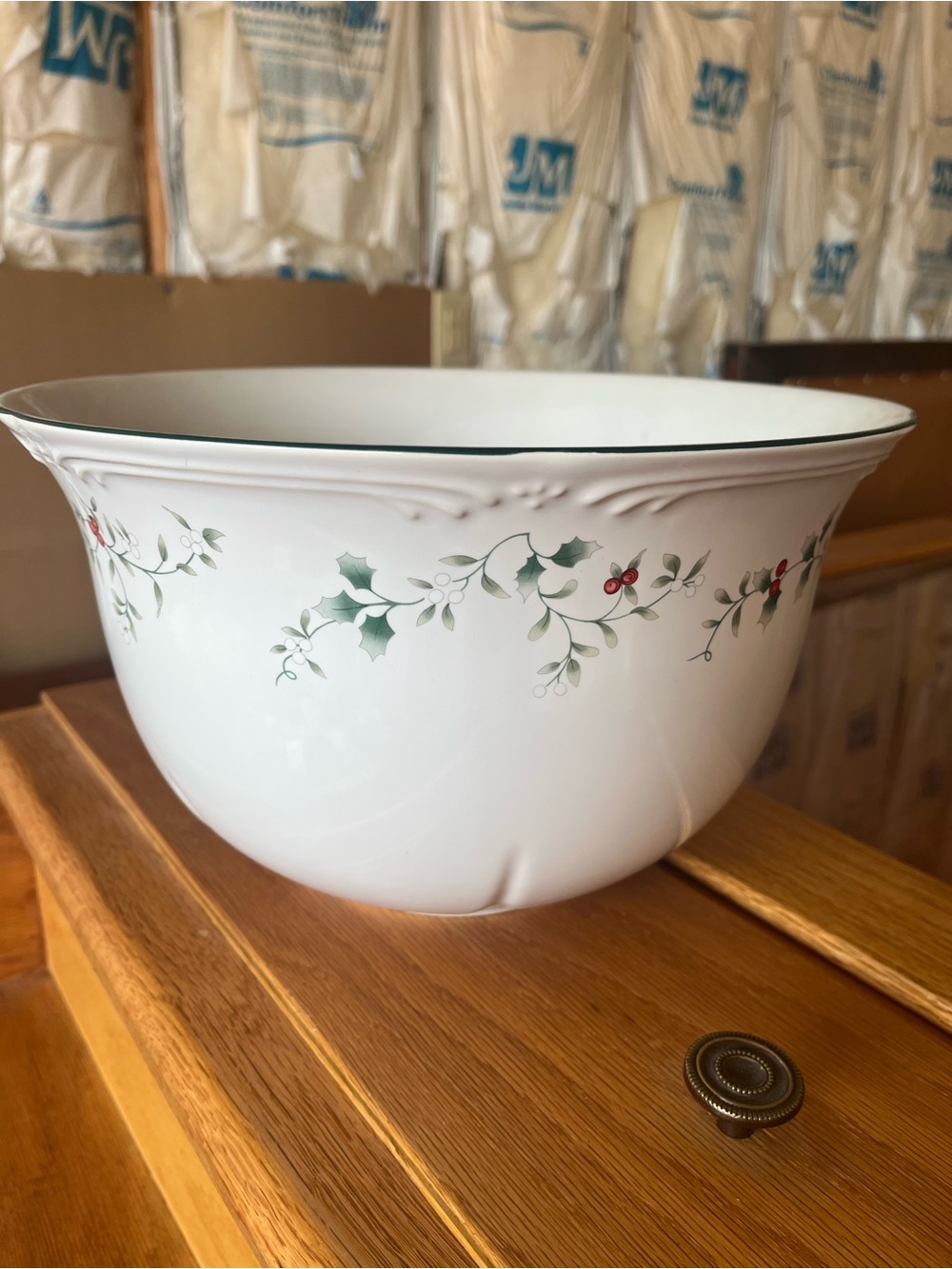 Pfaltzgraff Winterberry Large serving/mixing Bowl
